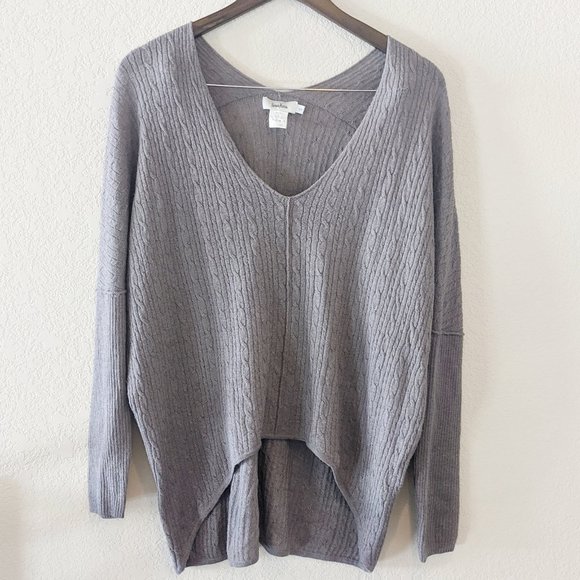 Neiman Marcus Sweaters - Neiman Marcus Grey Wool & Silk Sweater Small Neiman Marcus Sweaters - Neiman Marcus Grey Wool & Silk Sweater Small